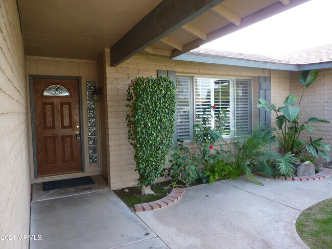 Building Photo - 607 E Diamond Dr