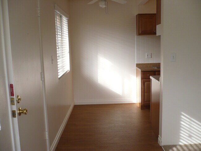 Building Photo - 1b/1ba Apartment in Pacific Beach + Parking!