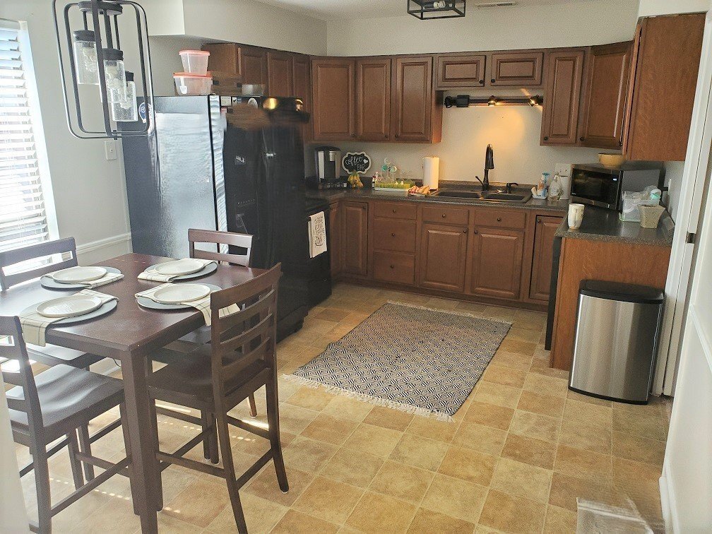 Foto principal - AVAILABLE MARCH 2nd... 3BR Townhome in Riv...