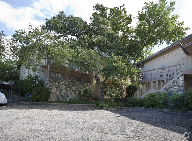 Foto del edificio - 3955 Shoal Creek Blvd