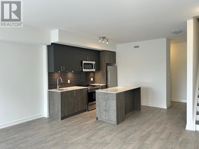 Building Photo - 35 Birchcliff Ave