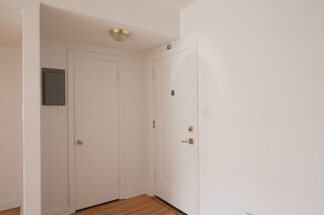 Photo du bâtiment - 10 Av. Rosemount