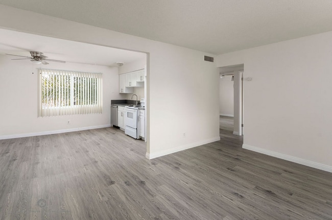 Building Photo - 4229 Columbus St. Bakersfield, CA 93306