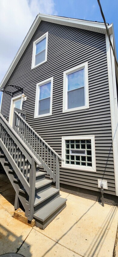 Foto principal - 3816 W Montrose Ave