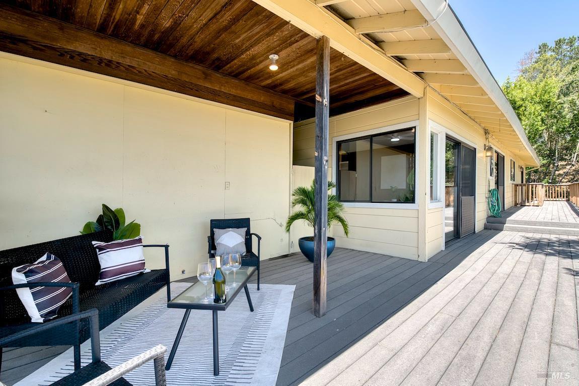Foto principal - 76 Oak Springs Dr