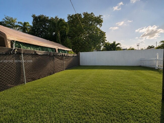 Foto del edificio - 610 NW 23rd Pl