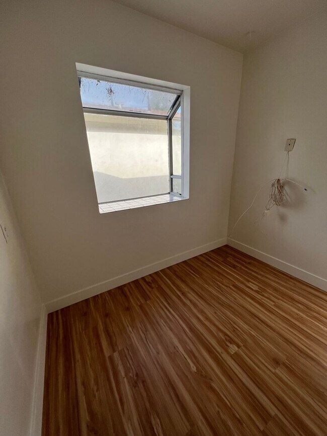 Foto del edificio - 14320-14322 1/2 Gilmore St.,