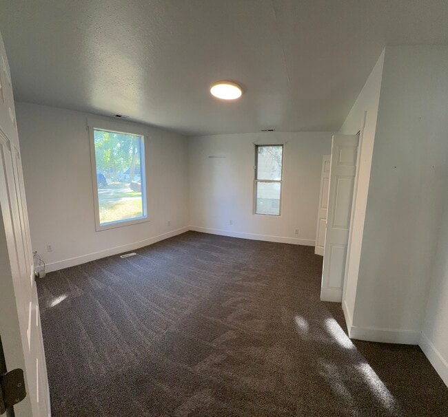 Building Photo - 370 H St