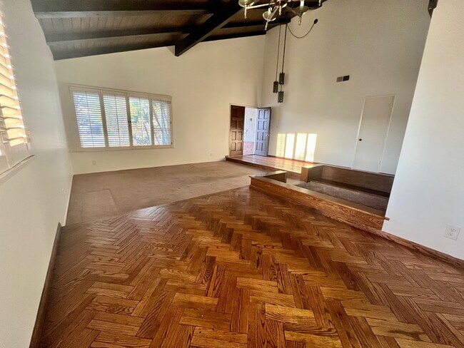 Building Photo - 2170 W 230th St