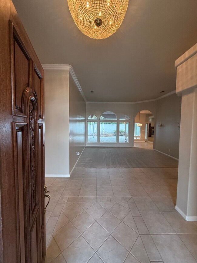 Building Photo - Beautiful 4-Bedroom Home with Office and S...