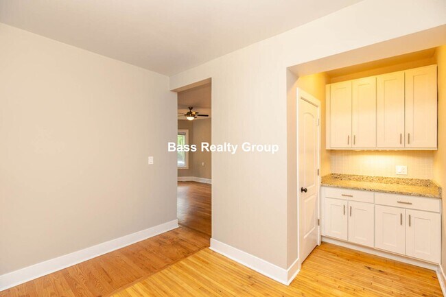 Building Photo - 1339 W Touhy Ave