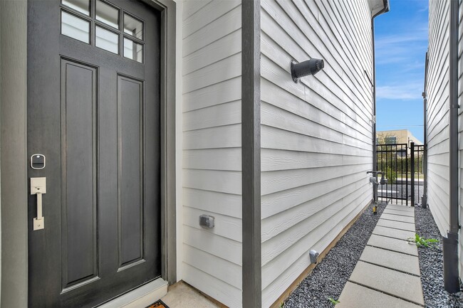 Building Photo - 119A E 43rd St