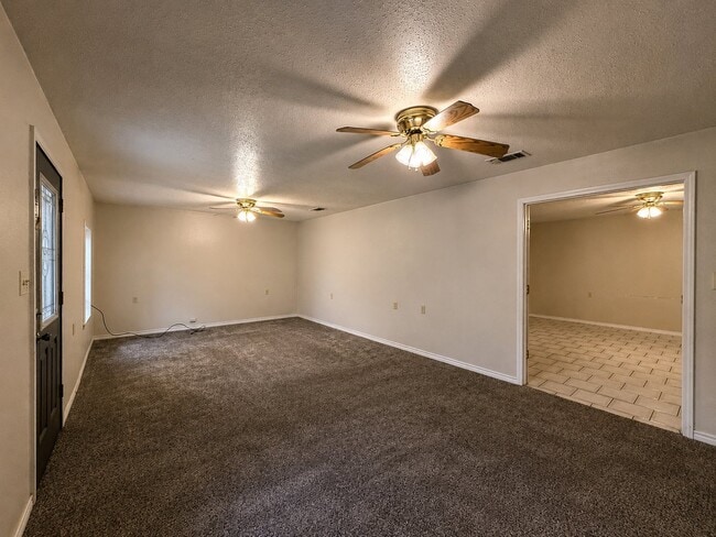 Building Photo - 712 Edgewood Cir