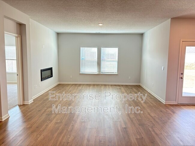 Foto del edificio - 250 Kipling Dr