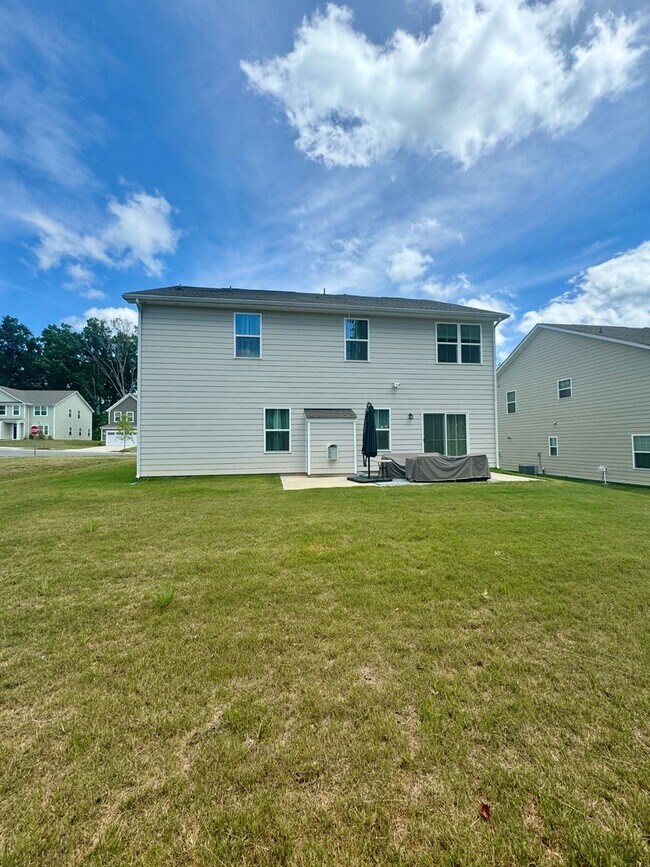 Foto del edificio - Beautiful 5BR/3BA Home in Holcomb Woods