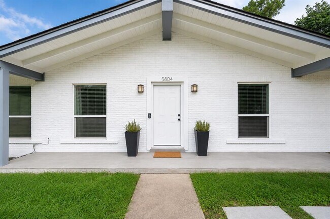 Foto del edificio - 5804 Gloucester Ln