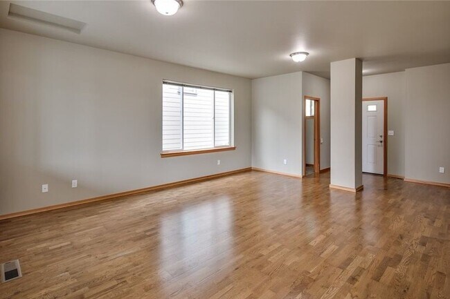 Building Photo - 2089 Roxy Loop