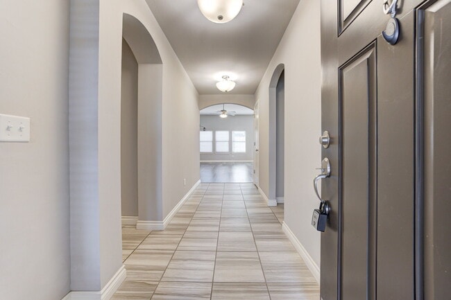 Building Photo - 806 Barbaroot Dr