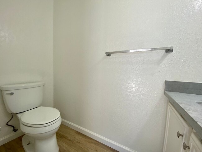 Building Photo - Newly Renovated Condo with NEW KITCHEN! - ...