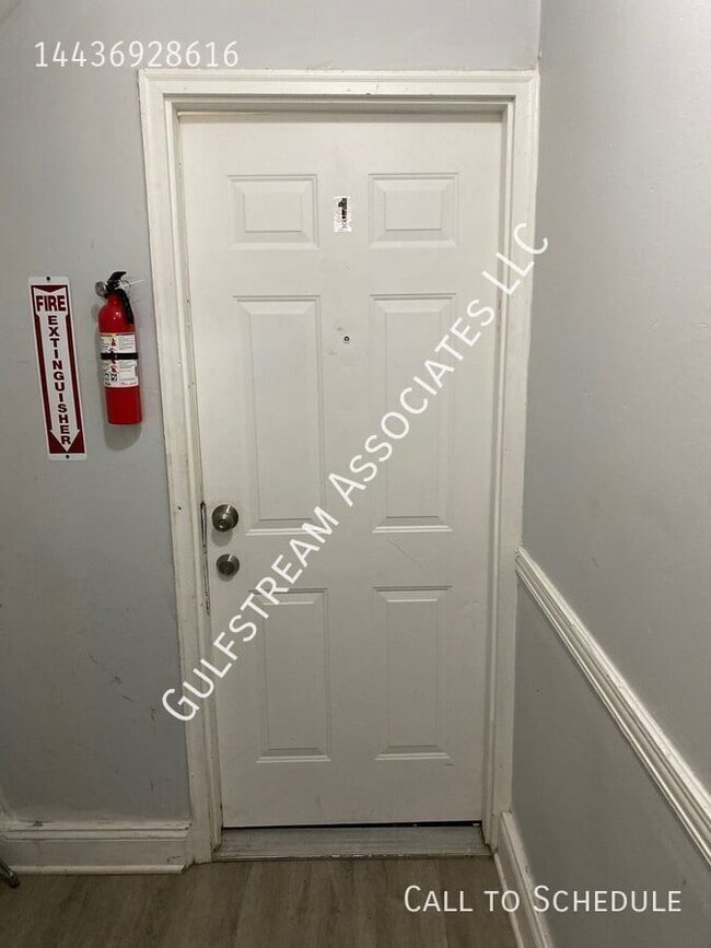 Foto del edificio - 2136 N Fulton Ave