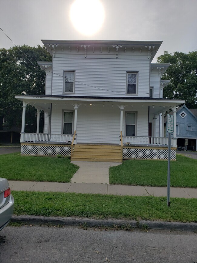 Frente de casa - 18 Watkins Ave