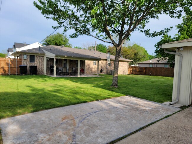 Foto del edificio - 2513 Brewster St