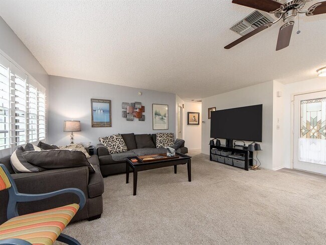 Foto del edificio - 3493 Birchwood Ct