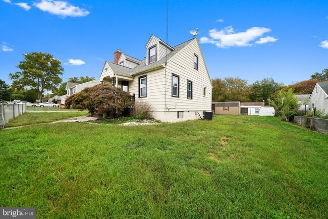 Building Photo - 624 Armstrong Ave