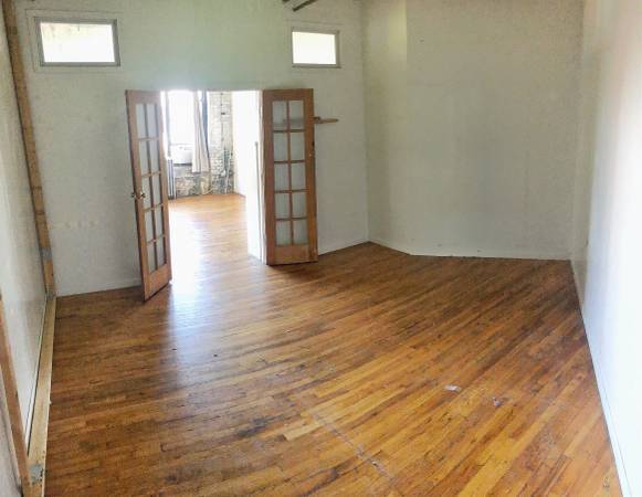 Building Photo - 132 N 5th St