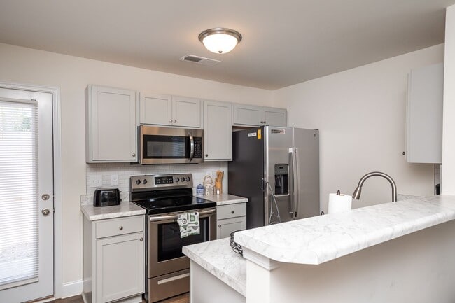 Building Photo - 2 Bed, 1.5 Bath Townhome in Downtown Easley is Available