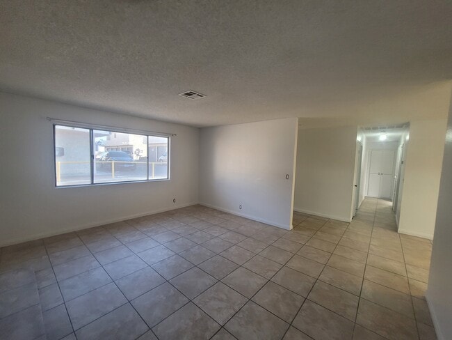 Building Photo - 5282 S Maryland Pkwy