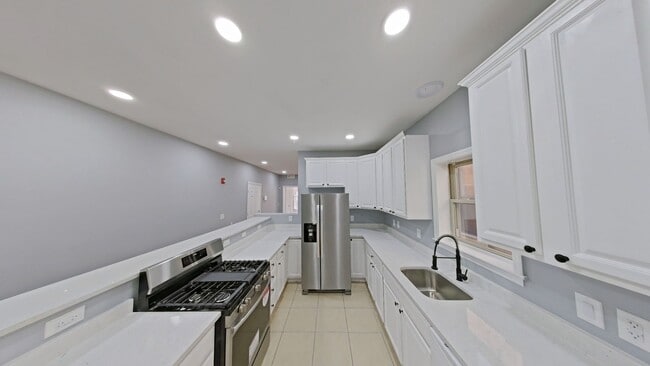 Photo - 1831 W Diamond St Apartment