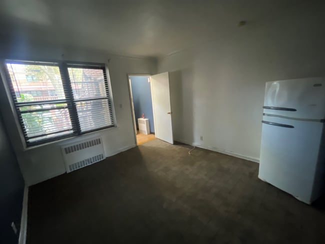 Building Photo - 1239 E 54th St