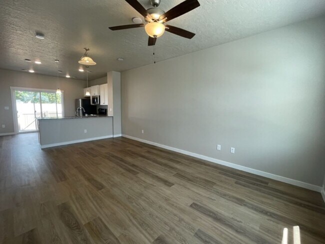 Foto del edificio - Brand New Townhome with Private Patio!