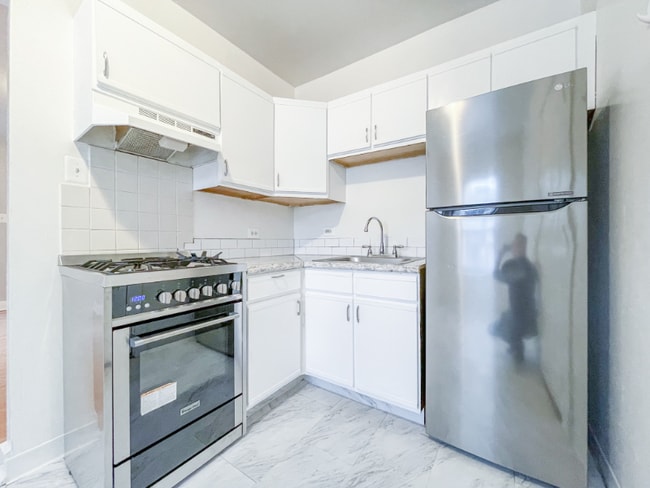 Building Photo - 2627 N Spaulding Ave