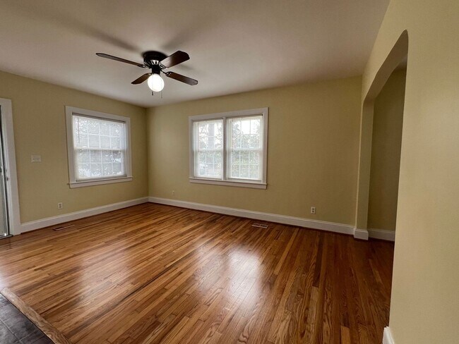 Building Photo - Charming 3 bedroom home in the Downtown area