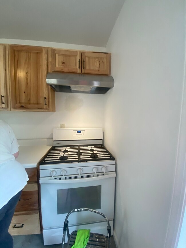 Building Photo - 408 E Broadwell St