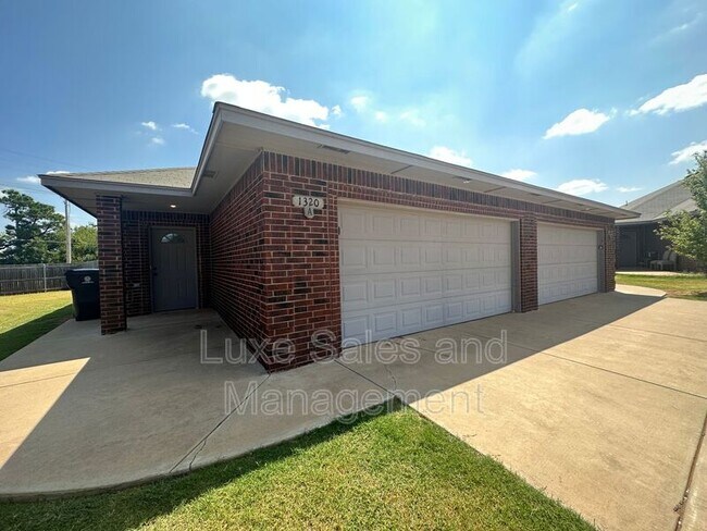 Building Photo - 1320 Garden Gate Dr