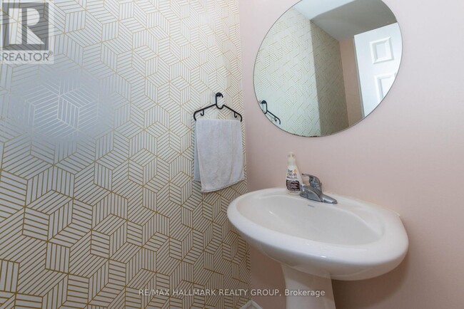 Building Photo - 54 Selhurst Ave