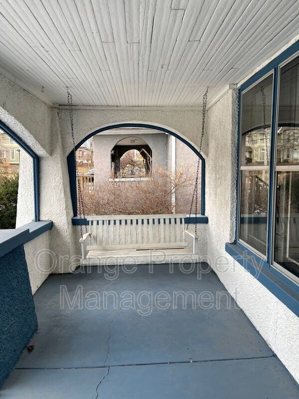 Building Photo - 542 Franklin Ave