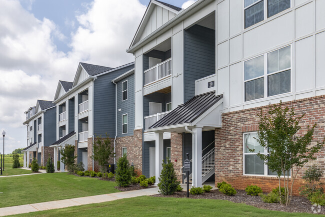 Building Photo - Revere at River Landing