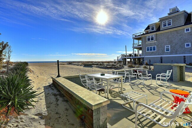 Foto del edificio - 25 Milford Point Rd