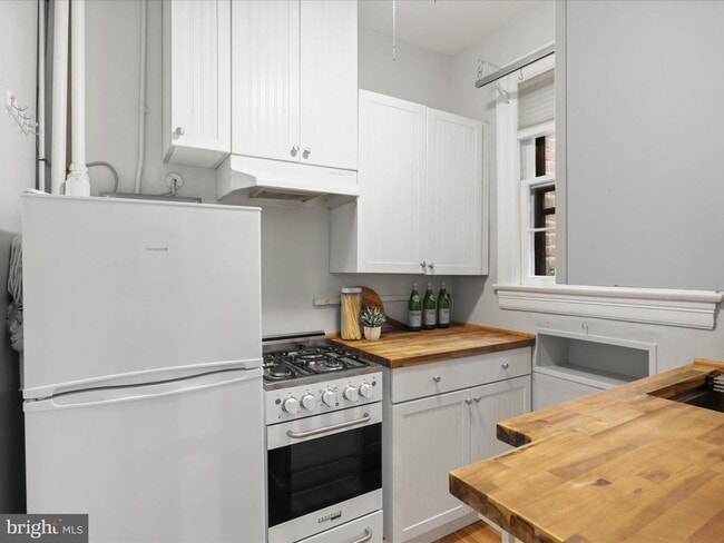 Building Photo - 2707 Adams Mill Rd NW