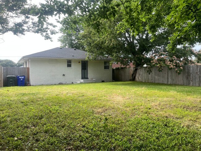 Building Photo - Charming 2BR Duplex in Norfolk  (Very Larg...