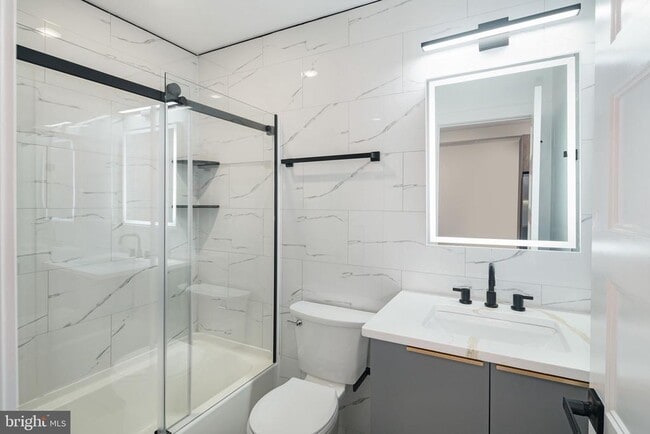 Building Photo - 2000 N Front St