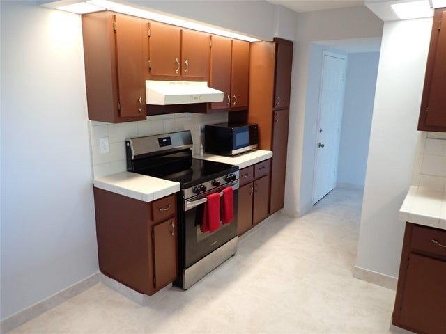 Building Photo - 106 Lake Emerald Dr