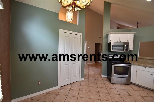 Building Photo - Spacious 3 bedroom House in Orlando