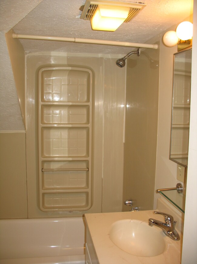 Foto del edificio - 657 S Limestone