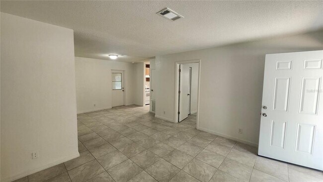 Foto del edificio - 1079 N Gertrude Ct