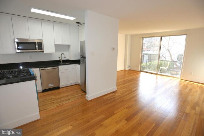 Building Photo - 861 3rd St NW